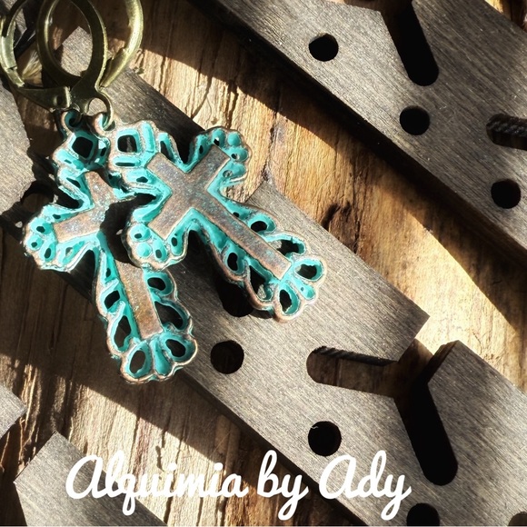 Alquimia Jewelry - Chunky rustic brass vintage cross earrings